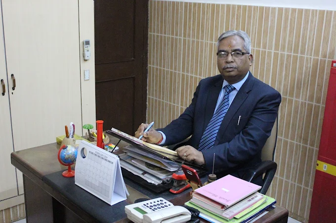 Dr. Roopak Saxena